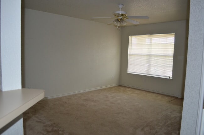 Building Photo - 326 N 10th St