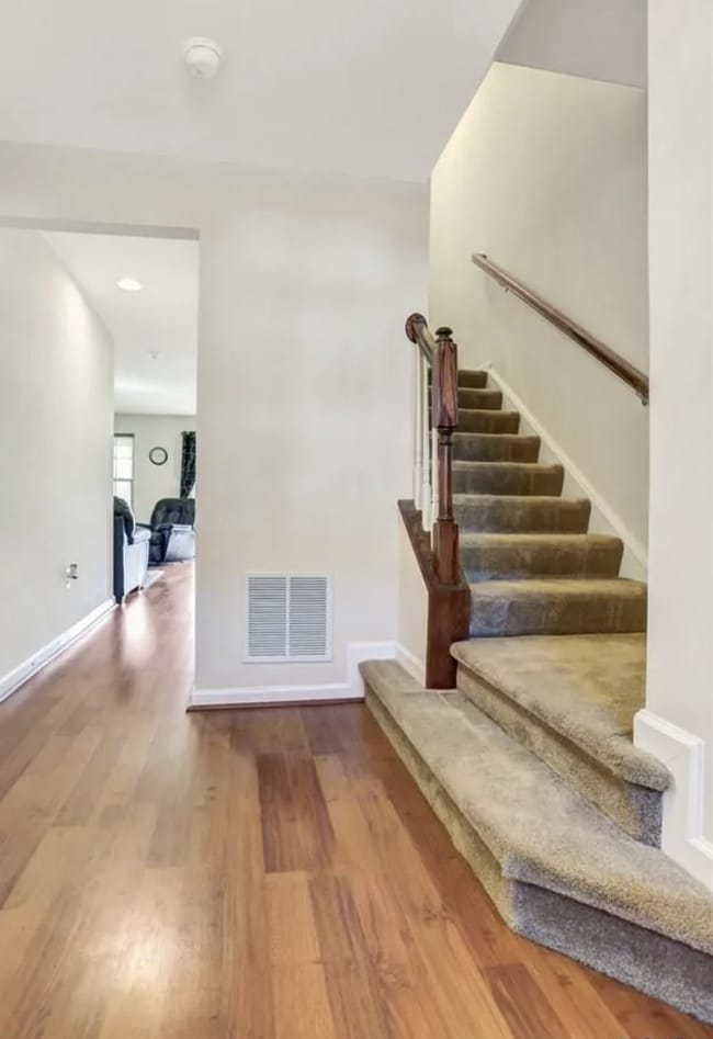 Building Photo - Coming Soon! "Charming 3-Bedroom Townhouse Retreat with Spacious 1960 sq ft Layout in York, PA!"