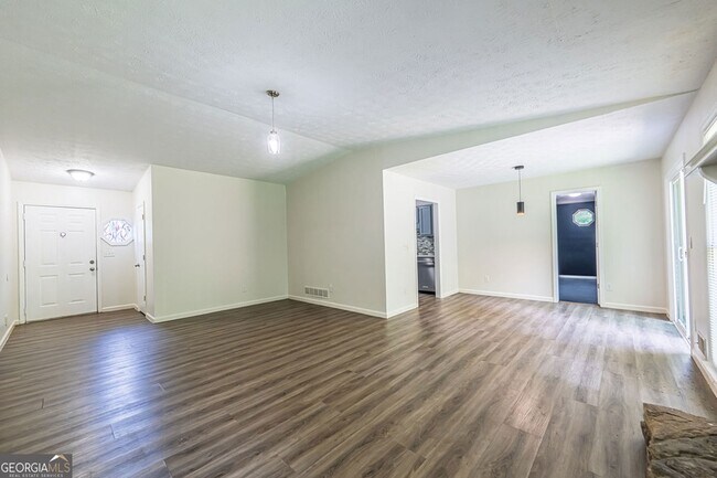 Building Photo - 2100 Whitebluff Way