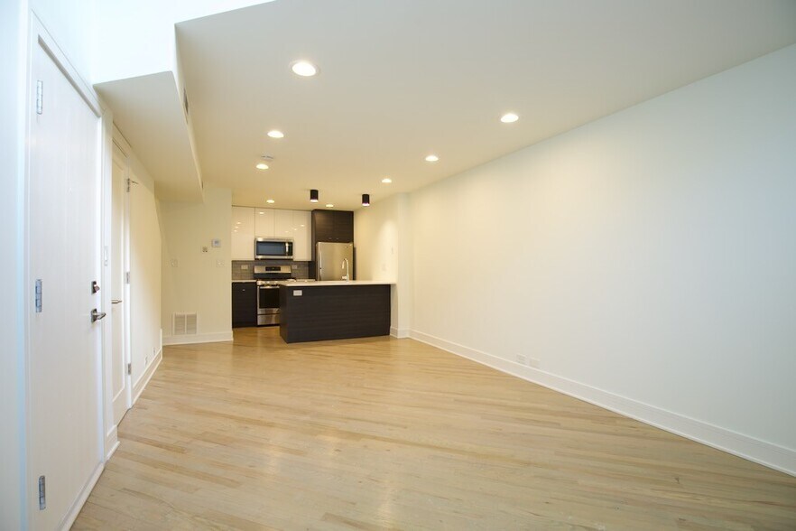 Building Photo - 843 W Grace St