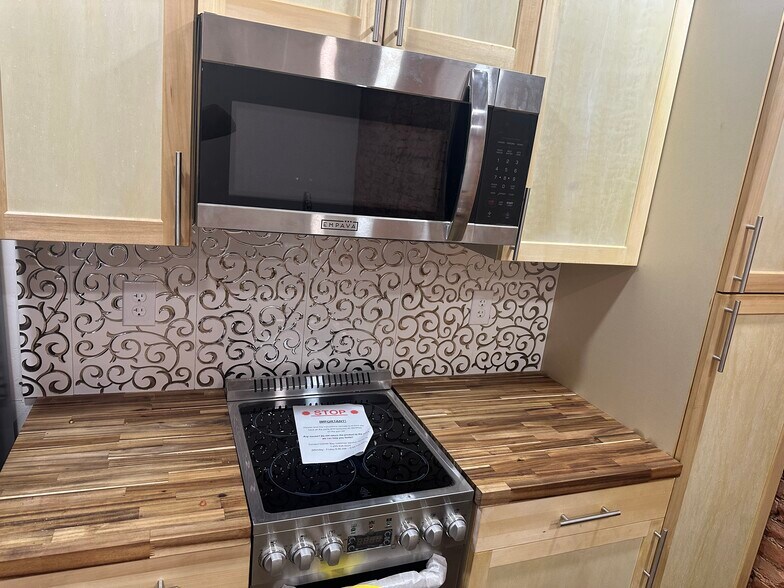 Kitchen 5 - 5018 Wayne Ave