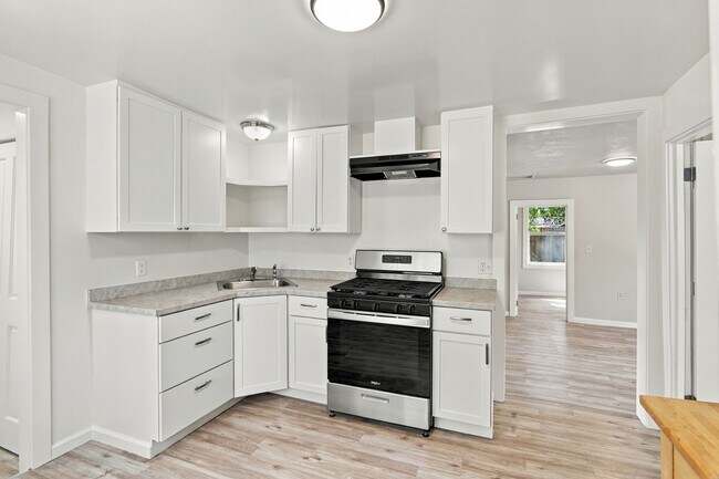 Building Photo - 2100 Chanticleer Ave