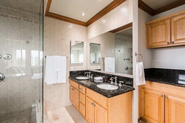 Building Photo - 309 S Rios Ave