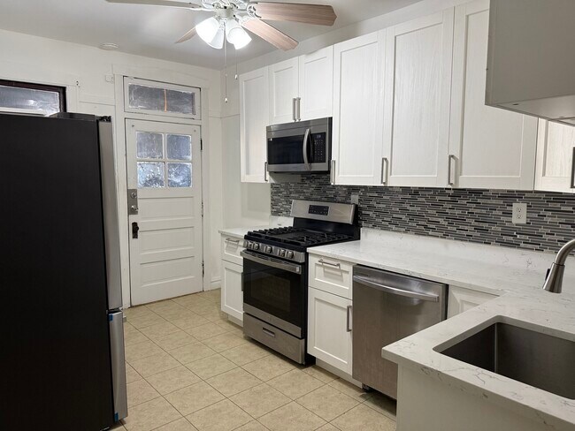 Building Photo - 2602 W 47th St