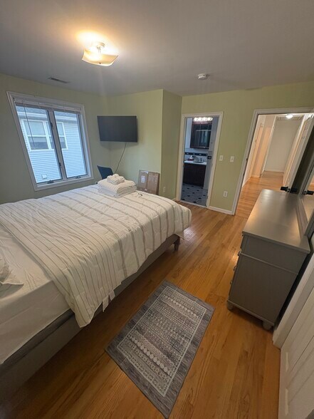 Building Photo - 309 Beacon St