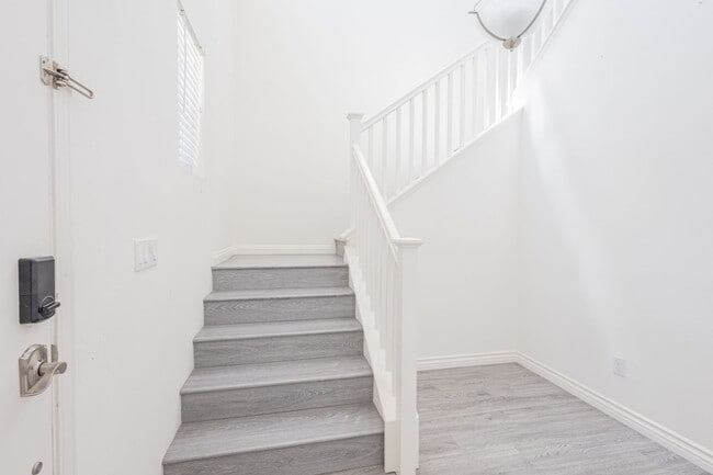 Building Photo - 16220 Retreat Ct