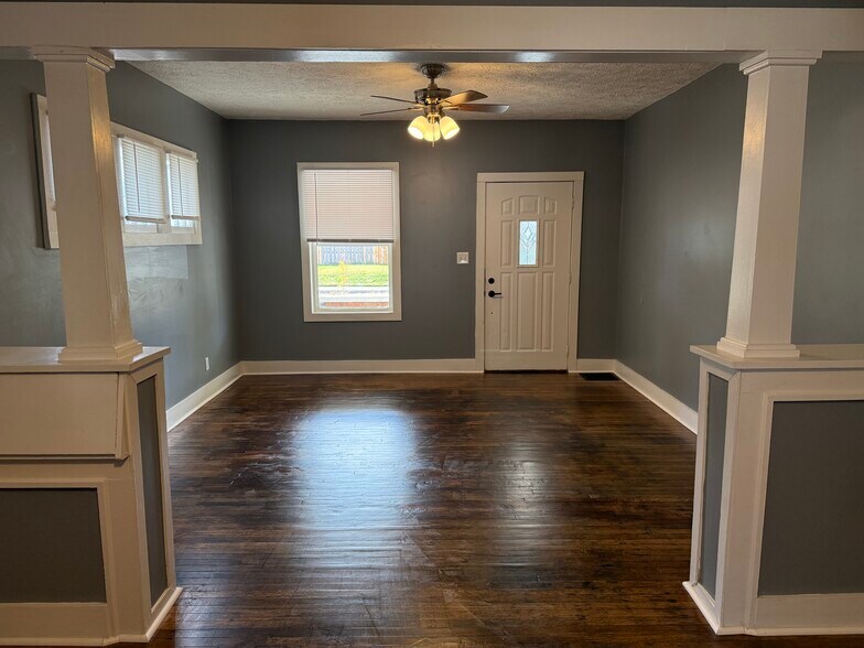 Building Photo - 5028 E New York St