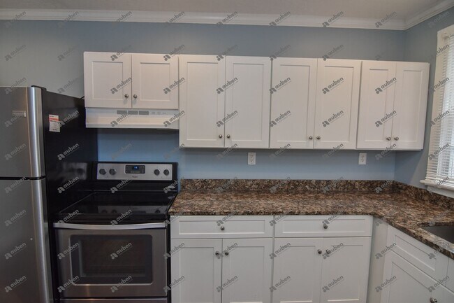 Building Photo - $900- Beautifully Updated 1-Bedroom, 1-Bathroom Duplex Unit