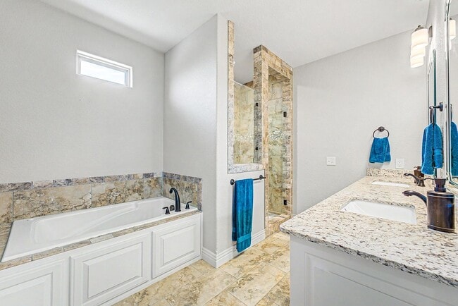 Building Photo - 4 bedroom 2 bath Praire Grove Home! Upgrades Galore!