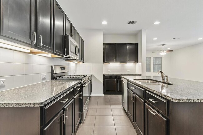 Building Photo - 533 Sweetwood Ln