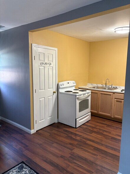 Primary Photo - 240 W Terrace St