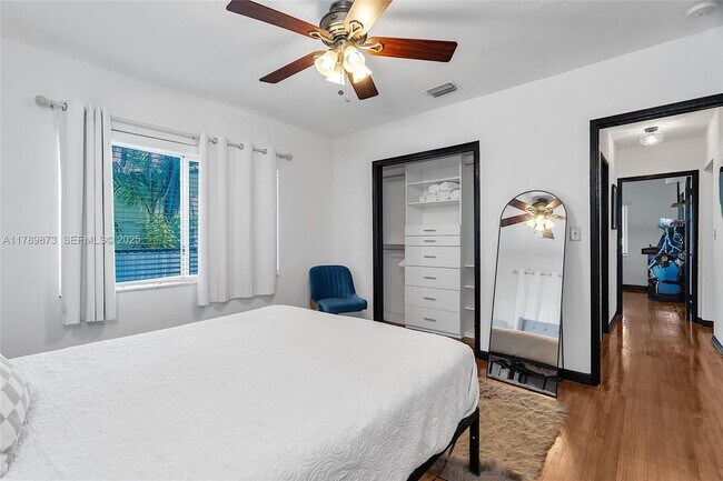 Building Photo - 660 NE 121st St