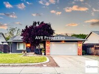 Building Photo - Solar panel, gorgeous, single family home