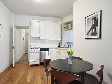 Building Photo - Located within the beautiful prewar cooperative building