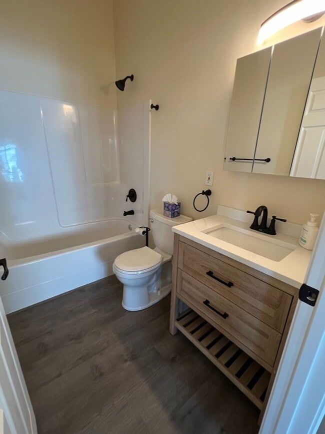 Building Photo - New Construction! 2 bed/ 2 bath with VIEWS...