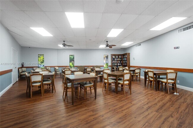 Building Photo - 322 Briarwood Cir