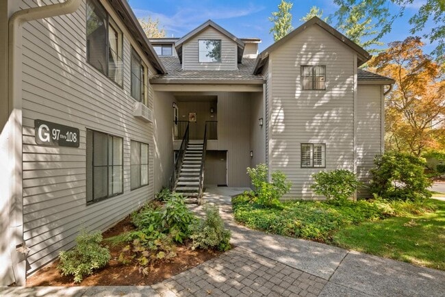 Primary Photo - Stylish Lake Oswego Condo with Loft — Walk...