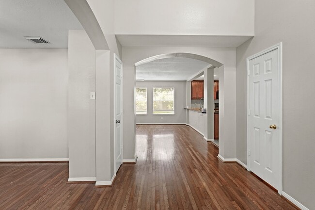 Building Photo - 2922 Glencullen Ln