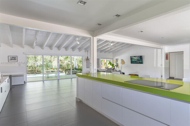 Building Photo - 501 NE 51st St