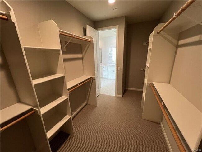 Building Photo - Welcome to this exceptional single-story 4-bedroom, 4-bathroom home!