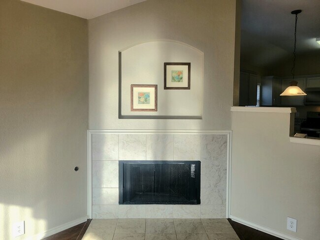 Building Photo - 1319 Periwinkle Dr