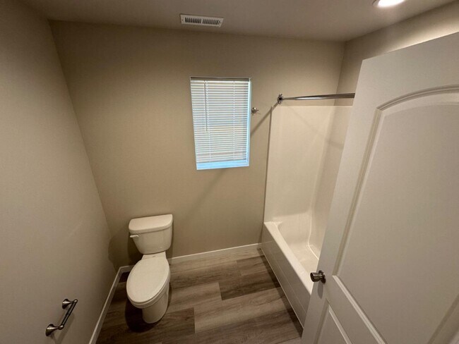 Building Photo - 502 S 90th Ave