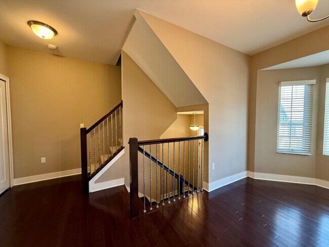 Building Photo - 2564 W Towne St