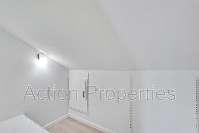 Building Photo - 3806 Century Dr