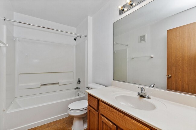 Building Photo - 1809 Silverstone Dr