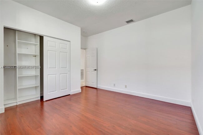 Building Photo - 1709 Victoria Pointe Cir