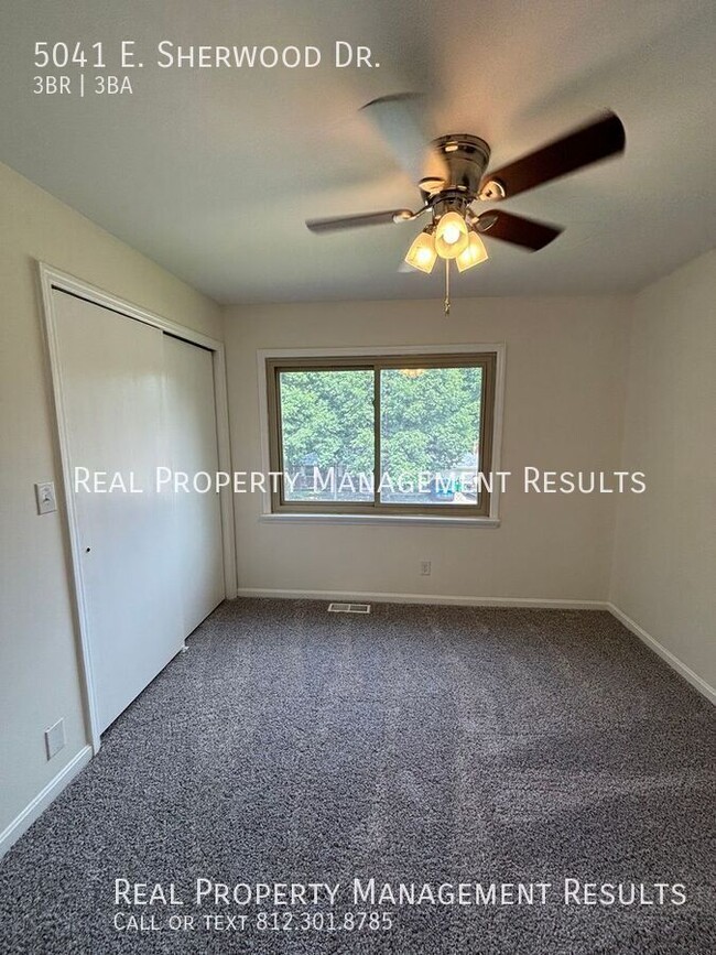 Building Photo - 5041 E Sherwood Dr