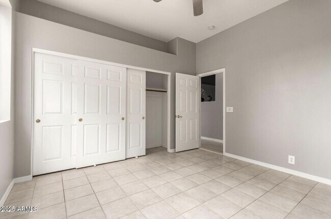 Building Photo - 1515 N Los Alamos Cir