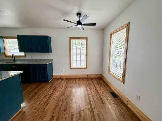 Building Photo - Forest Acres
