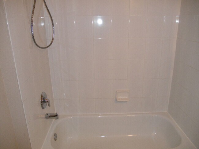 Building Photo - 894 Pipers Cay Dr