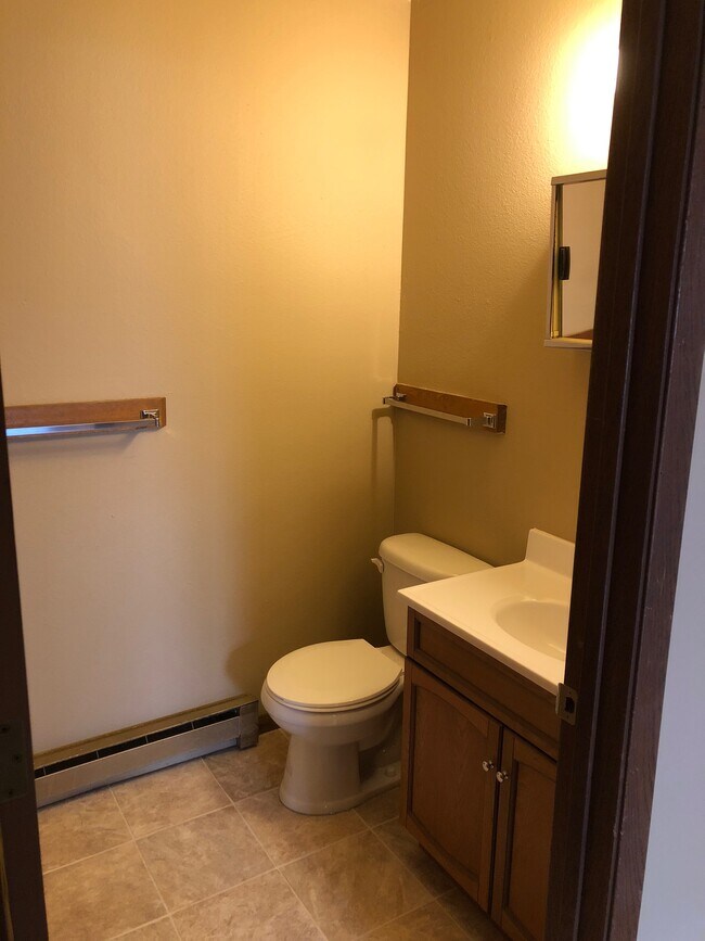 Building Photo - 2703 Fryklund Dr