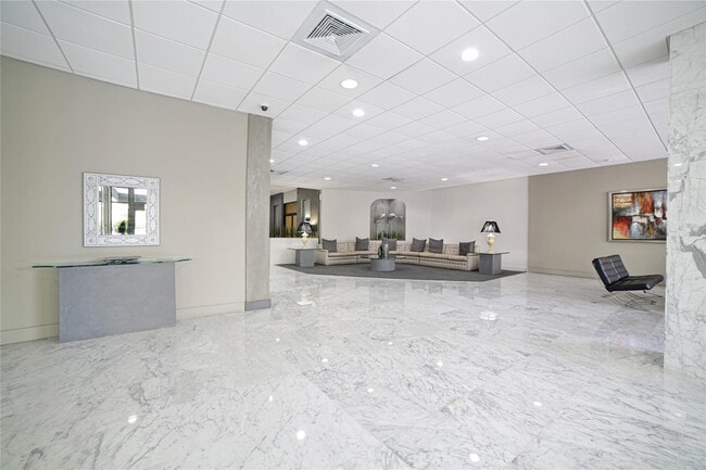 Building Photo - 3015 N Ocean Blvd