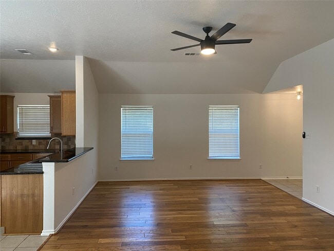 Building Photo - 5523 Autumn Ash Ln
