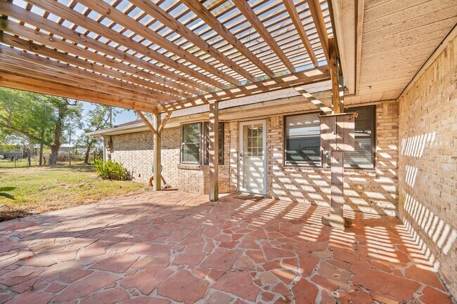 Building Photo - 4306 FM 1462