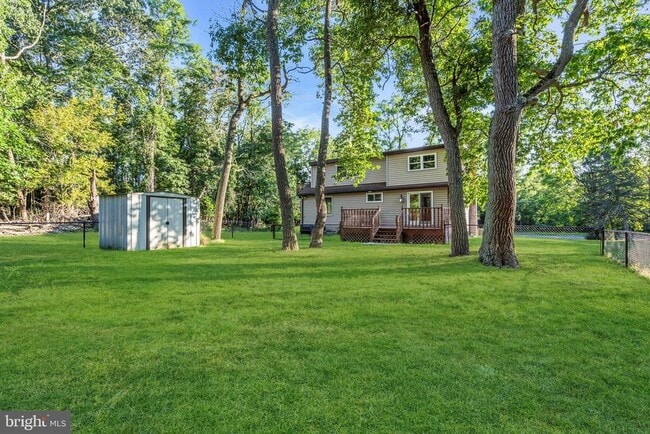 Building Photo - 165 Lakeview Dr N