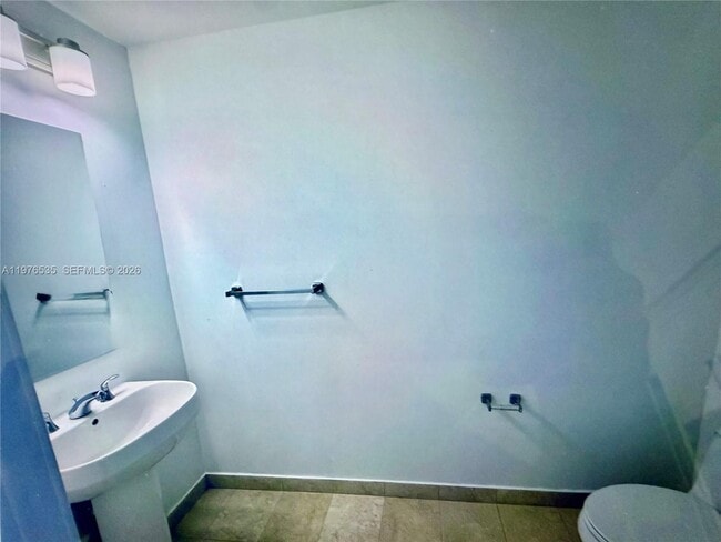 Building Photo - 1060 Brickell Ave