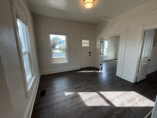 Building Photo - Located within walking distance of Weidner...