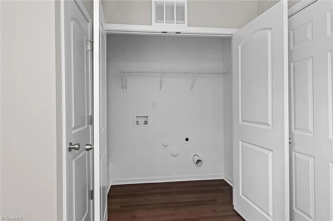 Building Photo - *** Move in Ready ***