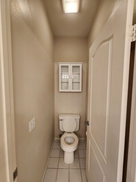 Building Photo - 68 Montana Del Lago Dr