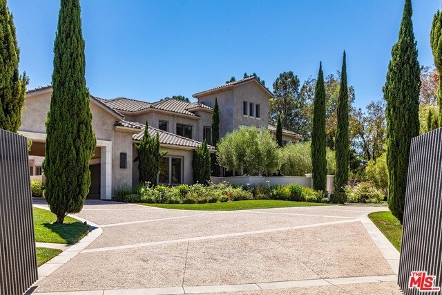 Building Photo - 1209 Via Aracena