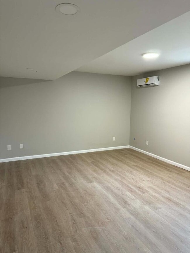 Building Photo - 214 Church St