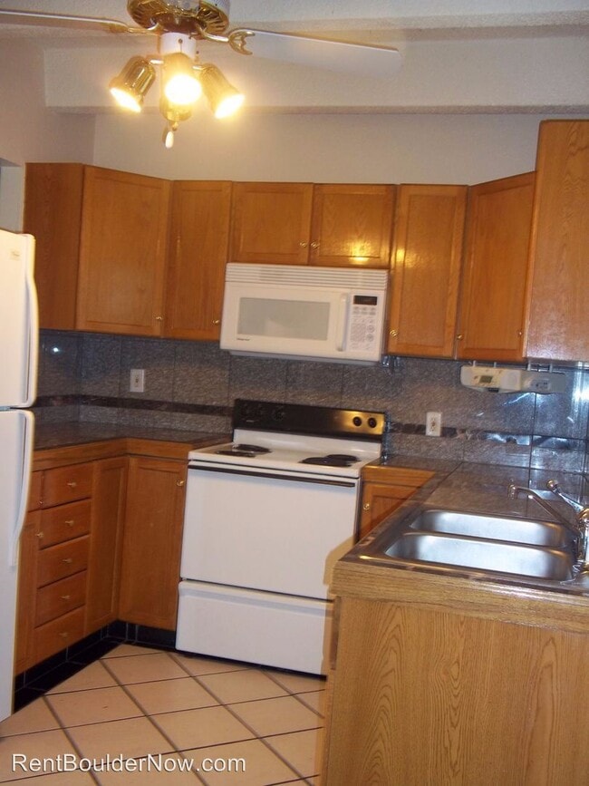 Building Photo - 505-555 Harvard Ln