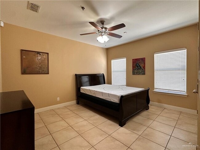 Building Photo - 25 Keeton Ave E