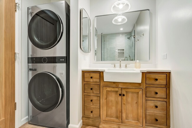 Building Photo - 1288 Uppingham Dr