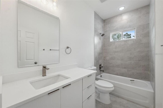 Building Photo - 6062 SW 154th Place Rd