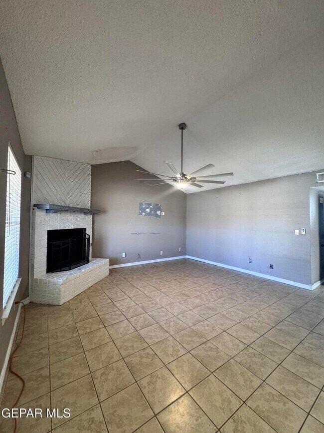 Building Photo - 701 Porras Dr